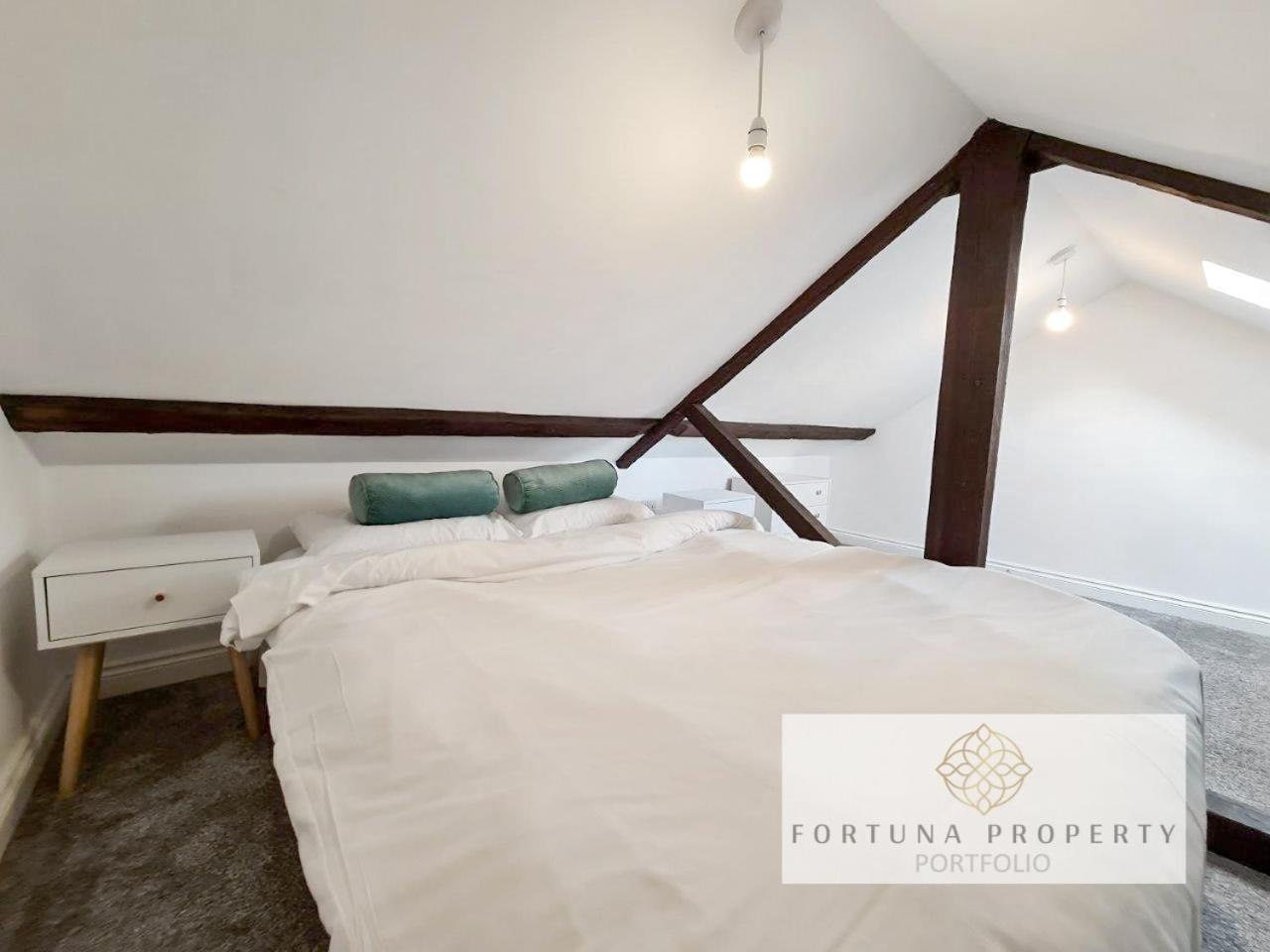 Margaret'S Loft By Fortuna Property Cheltenham Bagian luar foto